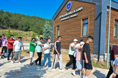 Büyükşehir'in gençlik kampında engeller eğlenerek aşıldı