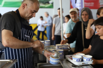 Aşure ikramları Gürsu'da devam etti