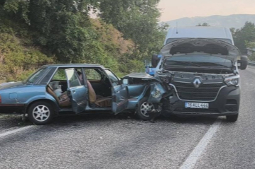 Bursa'da feci kaza! 2 kişi yaralandı