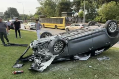 Bursa'da feci kaza: Burunları kanamadan çıktılar