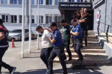 Bursa'da film gibi dolandırıcılık: 7 evi sattırıp kutlama yaptılar!