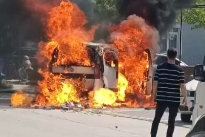 Bursa'da korku dolu anlar: Çakmak yüklü araç alev alev yandı