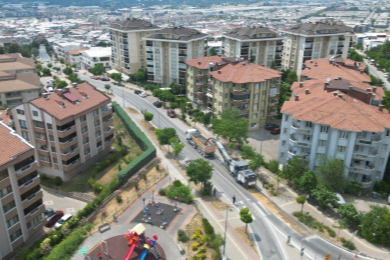 Büyükşehir Üçevler Mahallesi'nde asfalt yeniliyor