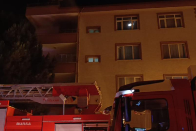 Bursa'da apartman dairesinde çıkan yangın paniğe neden oldu