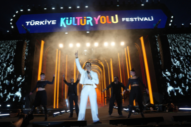 Bursa Kültür Yolu Festivali’nde Gökhan Türkmen Rüzgarı Esti