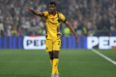 Real Madrid, Denzel Dumfries'i kadrosuna kattı