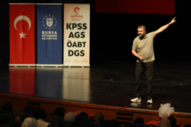 Büyükşehir KPSS hazırlığındaki gençlerin yanında