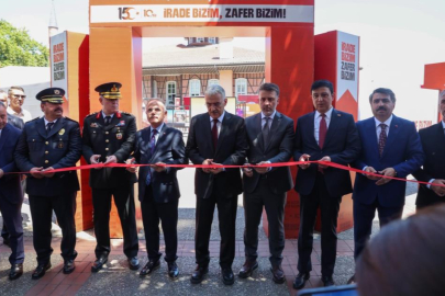 Bursa'da 15 Temmuz programı şehitleri anarak başladı