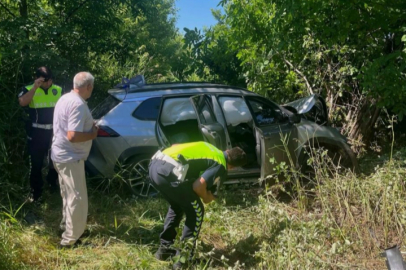 Bursa'da lastiği patlayan cip şarampole uçtu: 3 yaralı