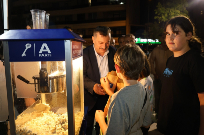 Bursa'da Anahtar Parti'den çocuklara patlamış mısır