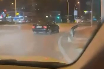 Bursa'da drift atarken kazadan kıl payı kurtuldu