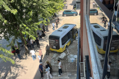Bursa'da kaza yapan minibüs boş arsaya uçtu