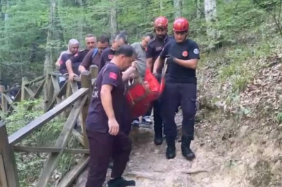 Oylat Şelalesi'nde düşen kadın kurtarıldı