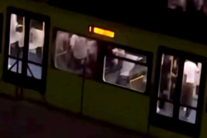 Bursa'da metroda tekmeler havada uçuştu