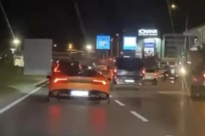 Bursa'da lüks otomobil kazaya karıştı, sürücü kaçtı
