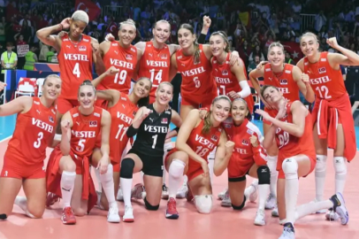 Şampiyon A Milli Kadın Voleybol Takımı'na spor camiasından tebrik mesajları