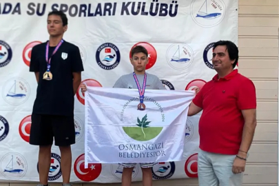Osmangazi’nin genç yüzücüleri kürsüyü bırakmadı