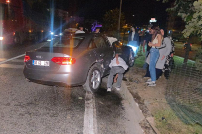 Bursa'da kazadan kaçarken orta refüje çıkıp ağaca çarptı