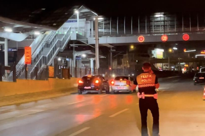 Bursa'da polisin gözü önünde müşterinin otomobiliyle trafiği tehlikeye attı