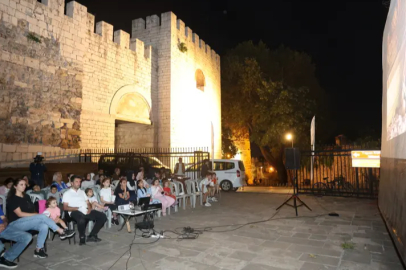 Osmangazi’de Sinema Keyfi Tarihi Surların Gölgesinde Yaşandı