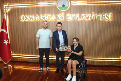 Osmangazi’nin gururu kupayı Başkan Aydın’la paylaştı
