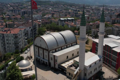Bursa'daki 'Sunrooflu Cami' mimarisiyle dikkat çekiyor