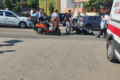 Bursa'da motosiklet ambulansa çarptı: 1 yaralı