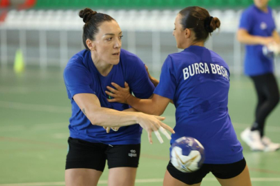 Bursa Büyükşehir Belediyespor Kadın Hentbol Takımı kadrosunu kurdu.