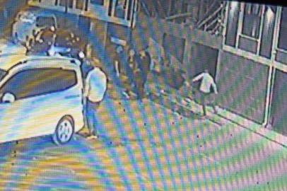 Bursa'da araç ticareti silahlı kavgaya döndü... O anlar kamerada