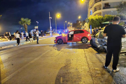 Bursa'da Karşı Şeride Geçen Araç Kaza Yaptı: 4 Yaralı