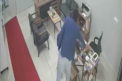 Bursa'da cep telefonu hırsızlığı kameraya takıldı