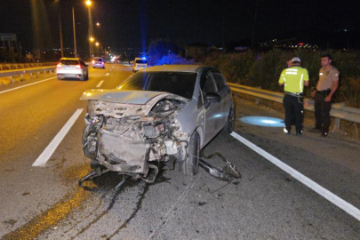 Bursa'da bariyere çarpan otomobilin sürücüsü yaralandı