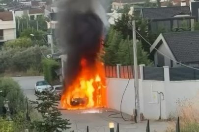 Bursa'da park halindeki araç alev alev yandı