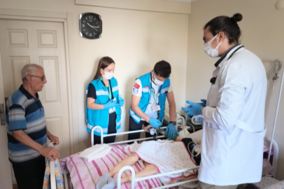 Evde Sağlık Hizmetleri gönüllere dokunuyor