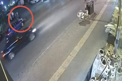 Bursa'da otomobil ile çarpışan motokurye yaralandı