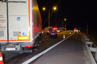 Bursa’da tır ile otomobil çarpıştı: 1 ölü, 7 yaralı