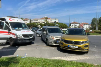 Bursa'da kavşakta iki otomobil çarpıştı: 1 yaralı