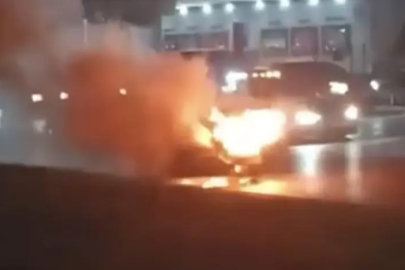 Bursa'da seyir halindeki otomobil küle döndü