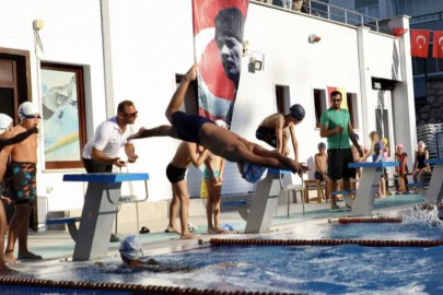 Mudanya Belediyesporlu yüzücüler madalyaları topladı