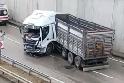 Bursa'da kontrolden çıkan TIR makasladı