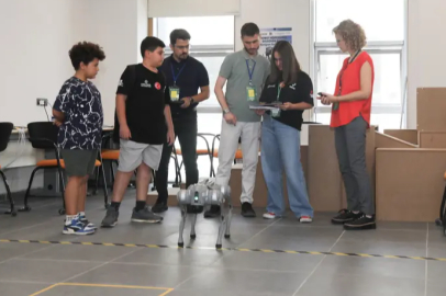 Ortaokul ve lise öğrencileri BTÜ’de robotlarla tanıştı