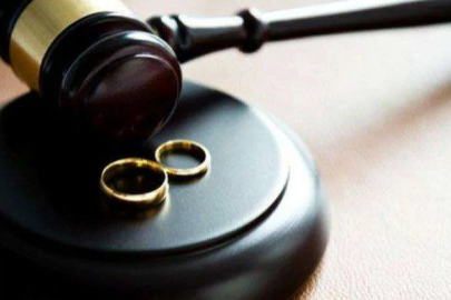 Eşe ‘Eşek’ demek boşanma ve tazminat sebebi