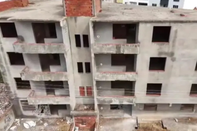 Karacabey'de 30 yıldır tamamlanmayan bina tedirgin ediyor