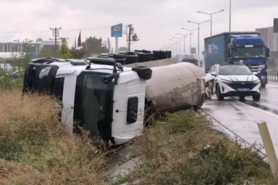 İnegöl'de tuz yüklü tanker kaygan yolda yan yattı