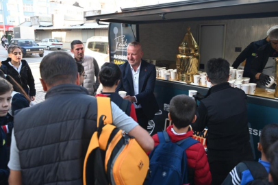 Karacabey'de "Çorba Bizden" kampanyasına öğrencilerden yoğun ilgi