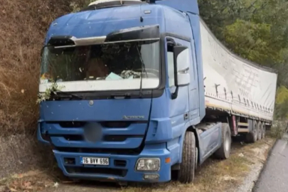 İnegöl'de kontrolden çıkan TIR kanala uçtu