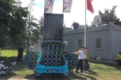 Bursa'da 72 kolonlu otomobil, fuarın ilgi odağı oldu