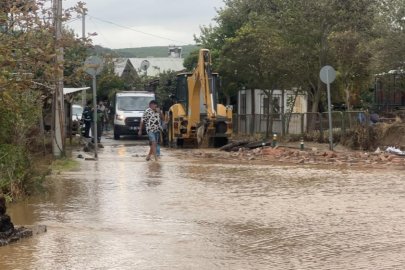 Mudanya Esence'de sel ve su baskınına müdahale sürüyor: 78 personel sahada