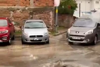 Bursa’da pazar yerleri ve sokaklar göle döndü