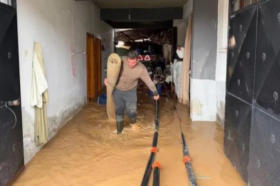 İznik'te Kara Dere taştı, evleri ve tarlaları su bastı